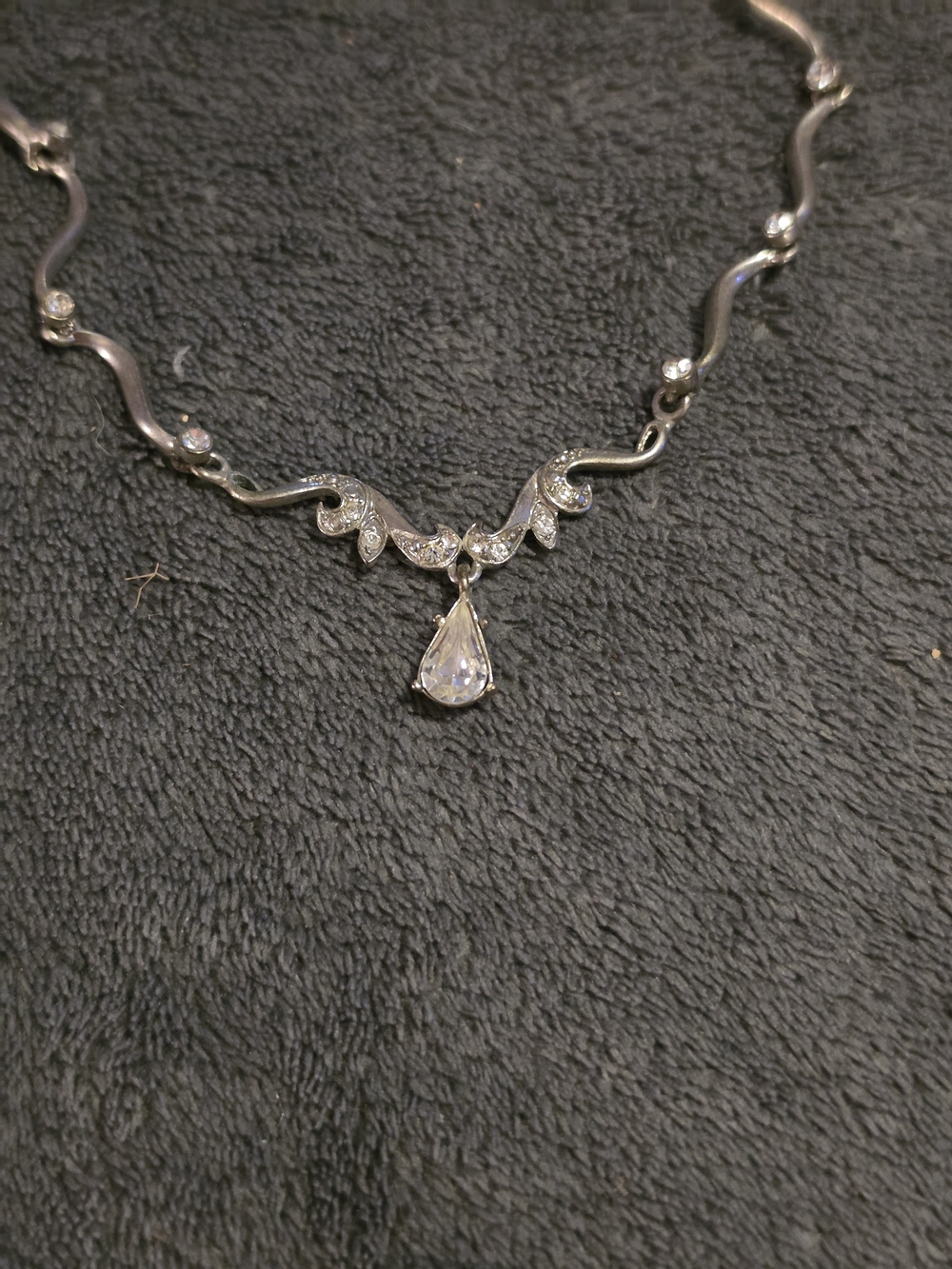 Elegant Silver Teardrop Pendant Necklace with Clear Crystals